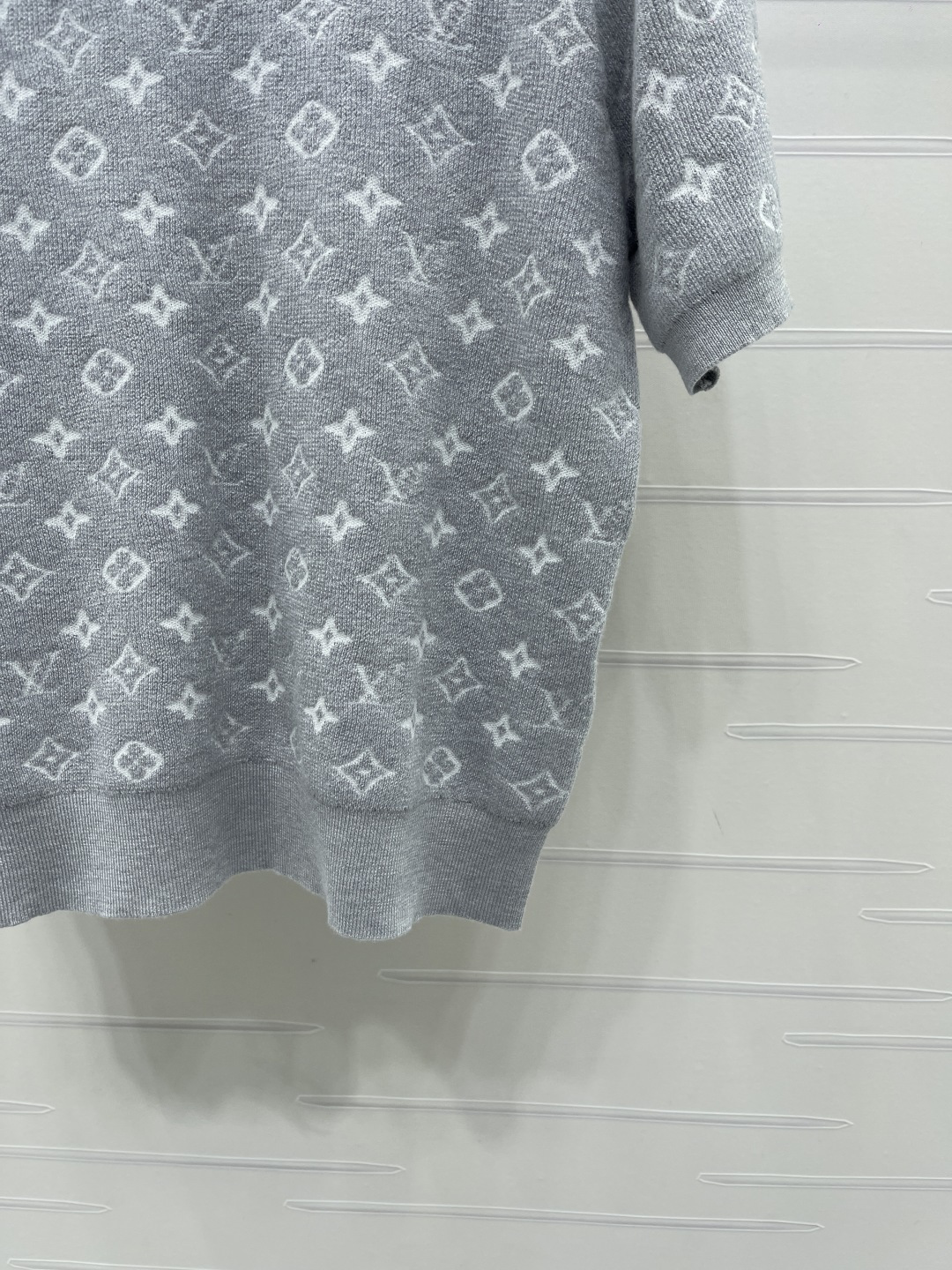 Women's short sleeves